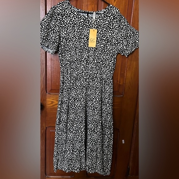 XL - Grecerelle Tiered Dress - Picture 2 of 7